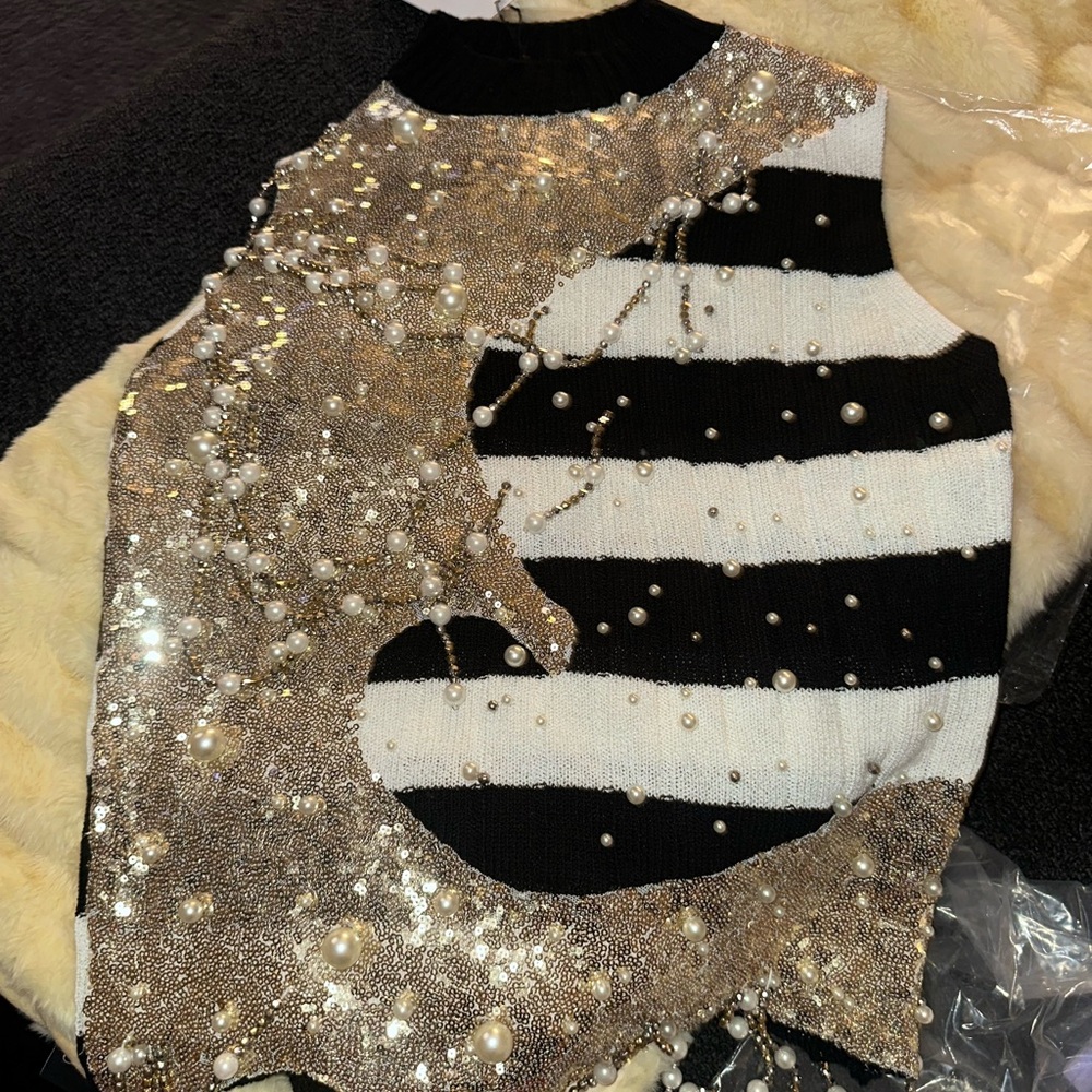 Gold and Black Sequin Top - Picture 5 of 11